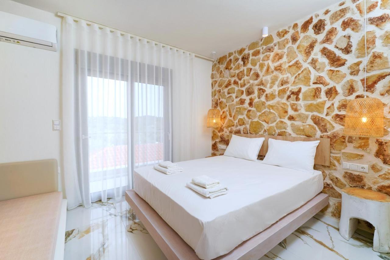 Athina Palace Luxurious Appartments Potos Exteriér fotografie