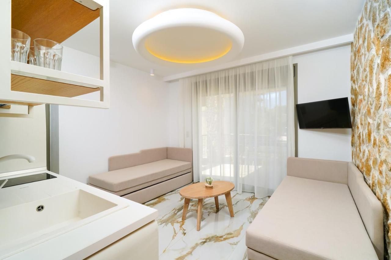 Athina Palace Luxurious Appartments Potos Exteriér fotografie