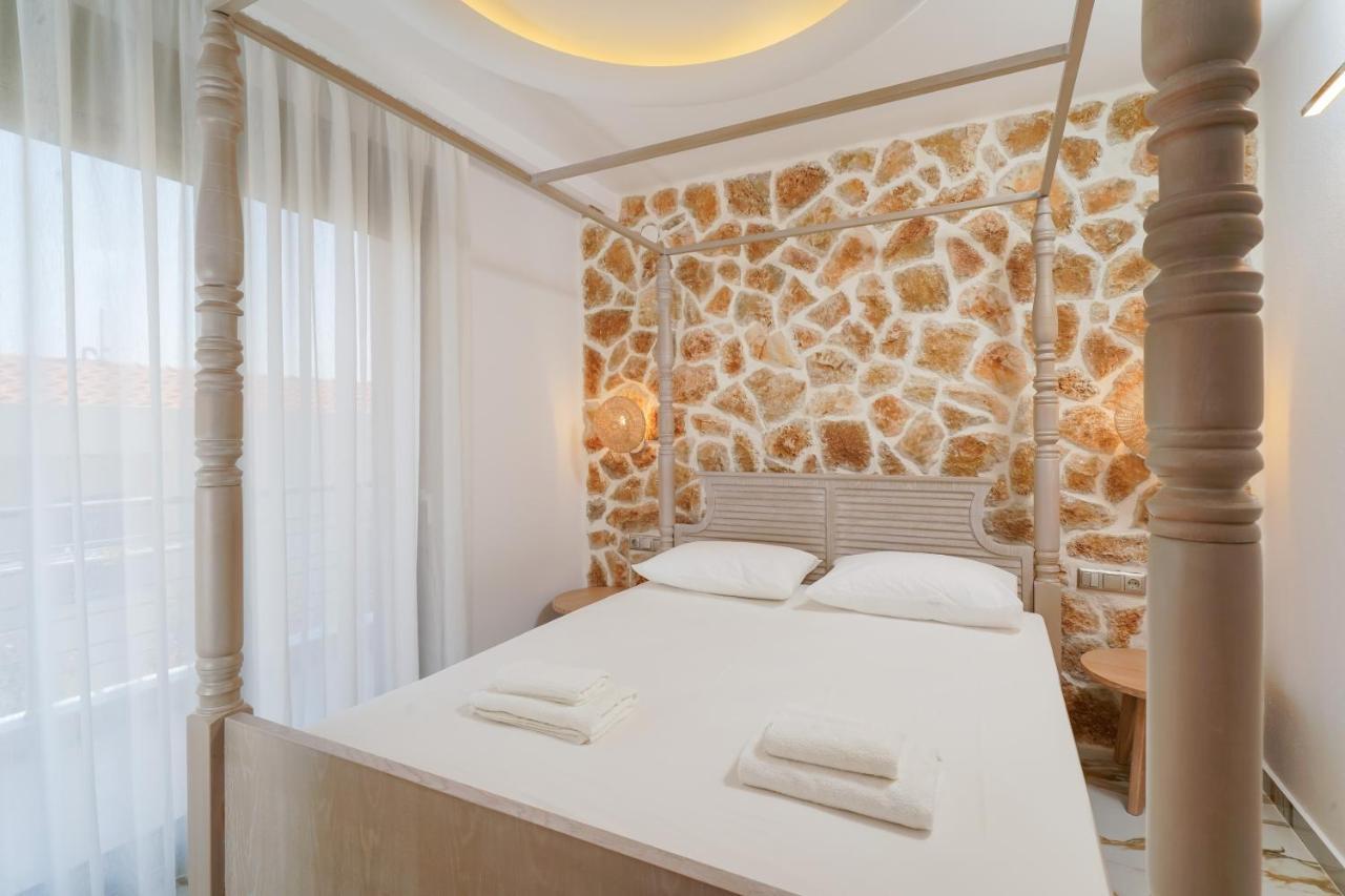 Athina Palace Luxurious Appartments Potos Exteriér fotografie
